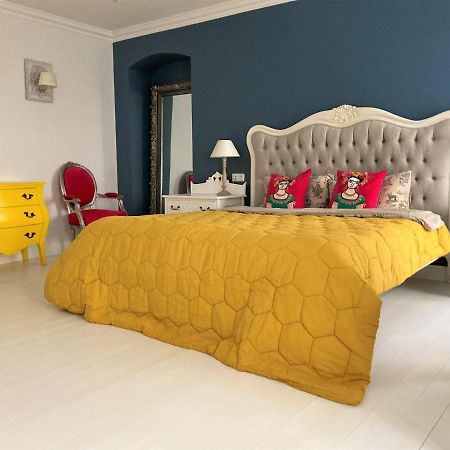 Shabby Chic - Apartment In The Heart Of Vilnius Old Town Екстериор снимка