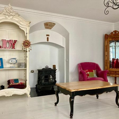 Shabby Chic - Apartment In The Heart Of Vilnius Old Town Екстериор снимка