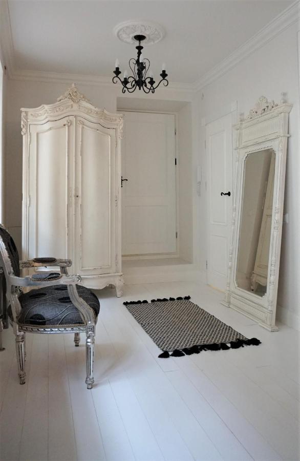 Shabby Chic - Apartment In The Heart Of Vilnius Old Town Екстериор снимка
