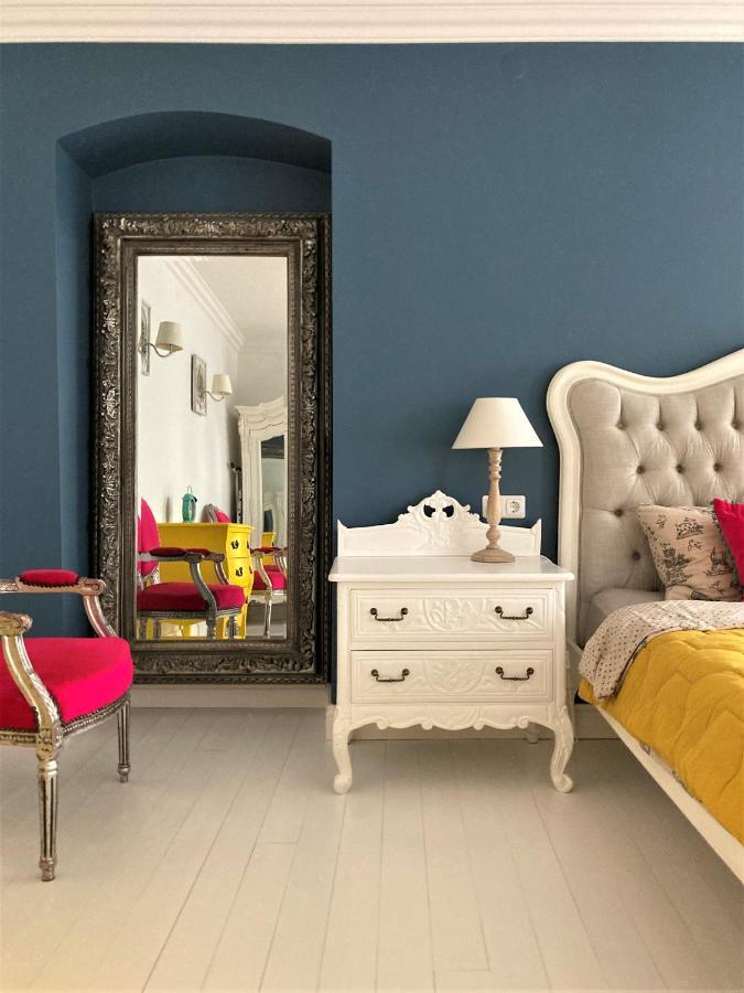 Shabby Chic - Apartment In The Heart Of Vilnius Old Town Екстериор снимка