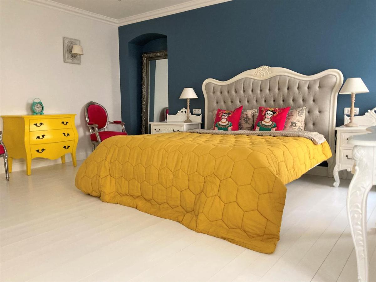 Shabby Chic - Apartment In The Heart Of Vilnius Old Town Екстериор снимка